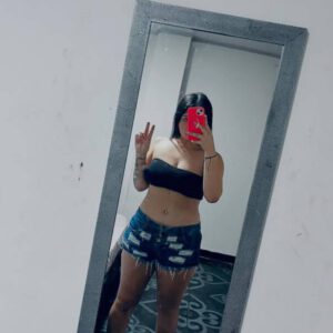 Hola soy Laura sensual muy complaciente dispuesta a cumplir con tus deseos sexuales
