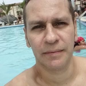 Soy Single descomplicado y mente abierta, busco mujeres ó parejas.